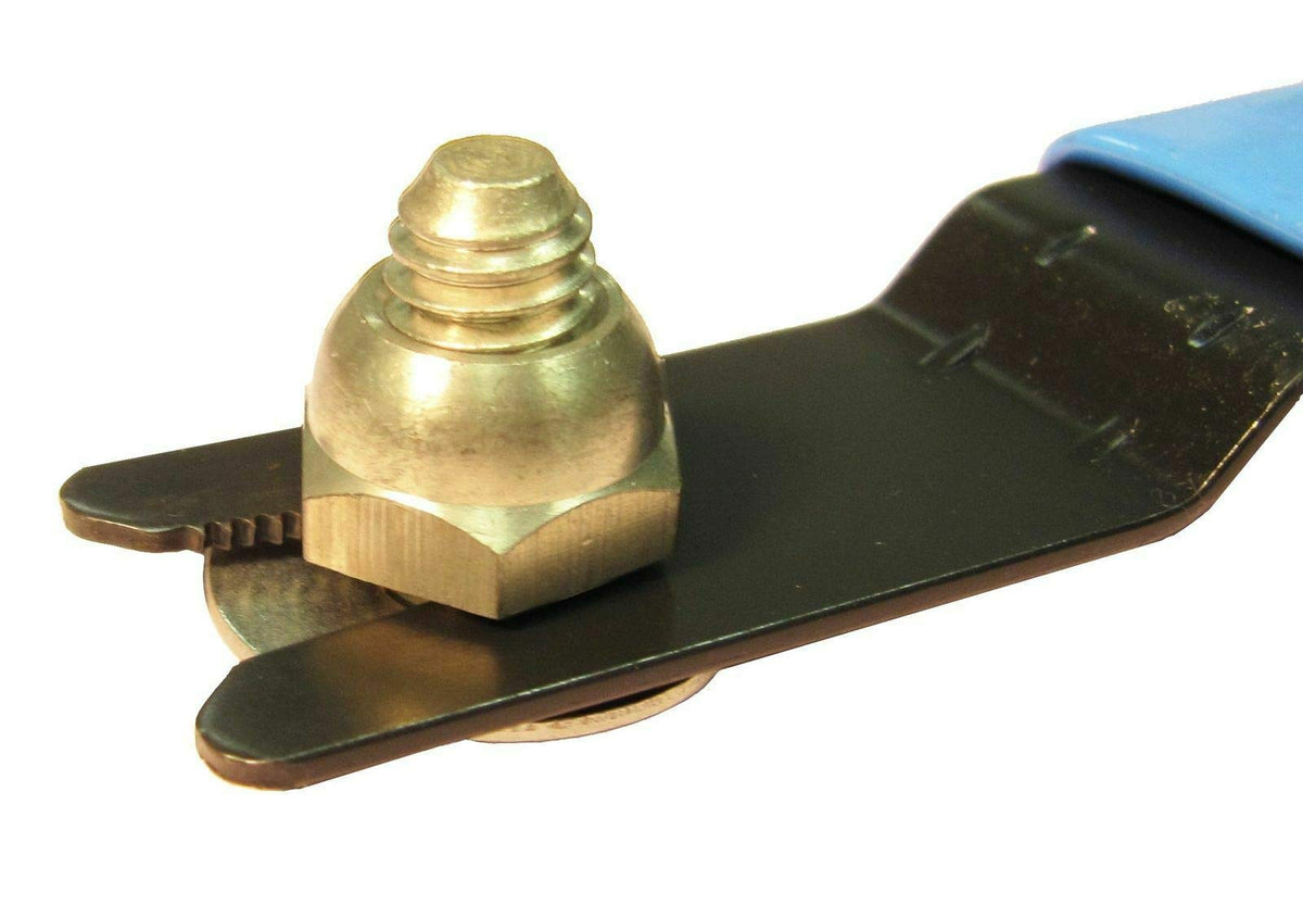 Nuk3y Jam-Bar close-up shows patented V blade preventing bolt spin during nut removal.