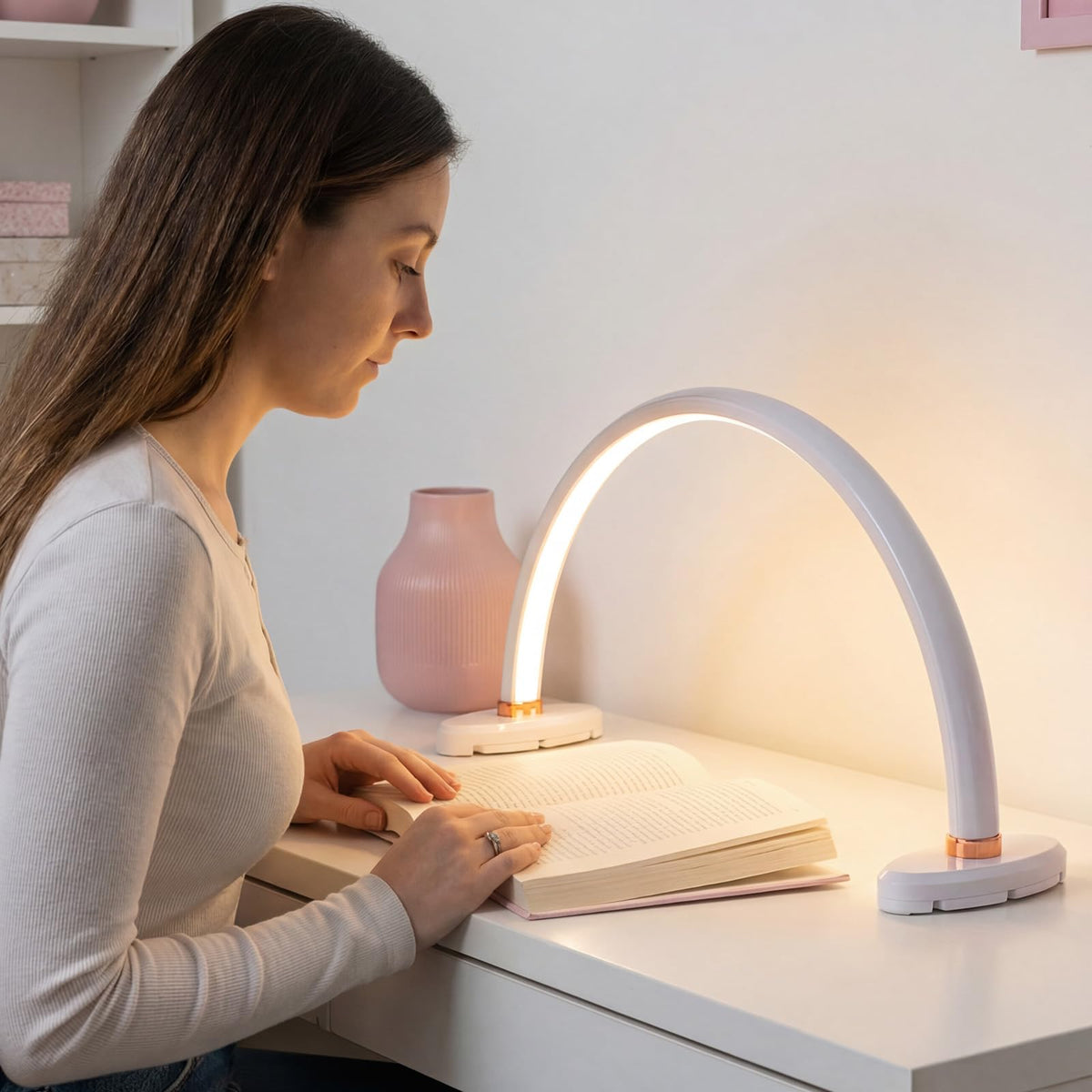 obcd Half Moon Light provides shadow-free, even illumination