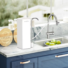 OEMIRY filtered water in kitchen tap showing ready-to-drink results.