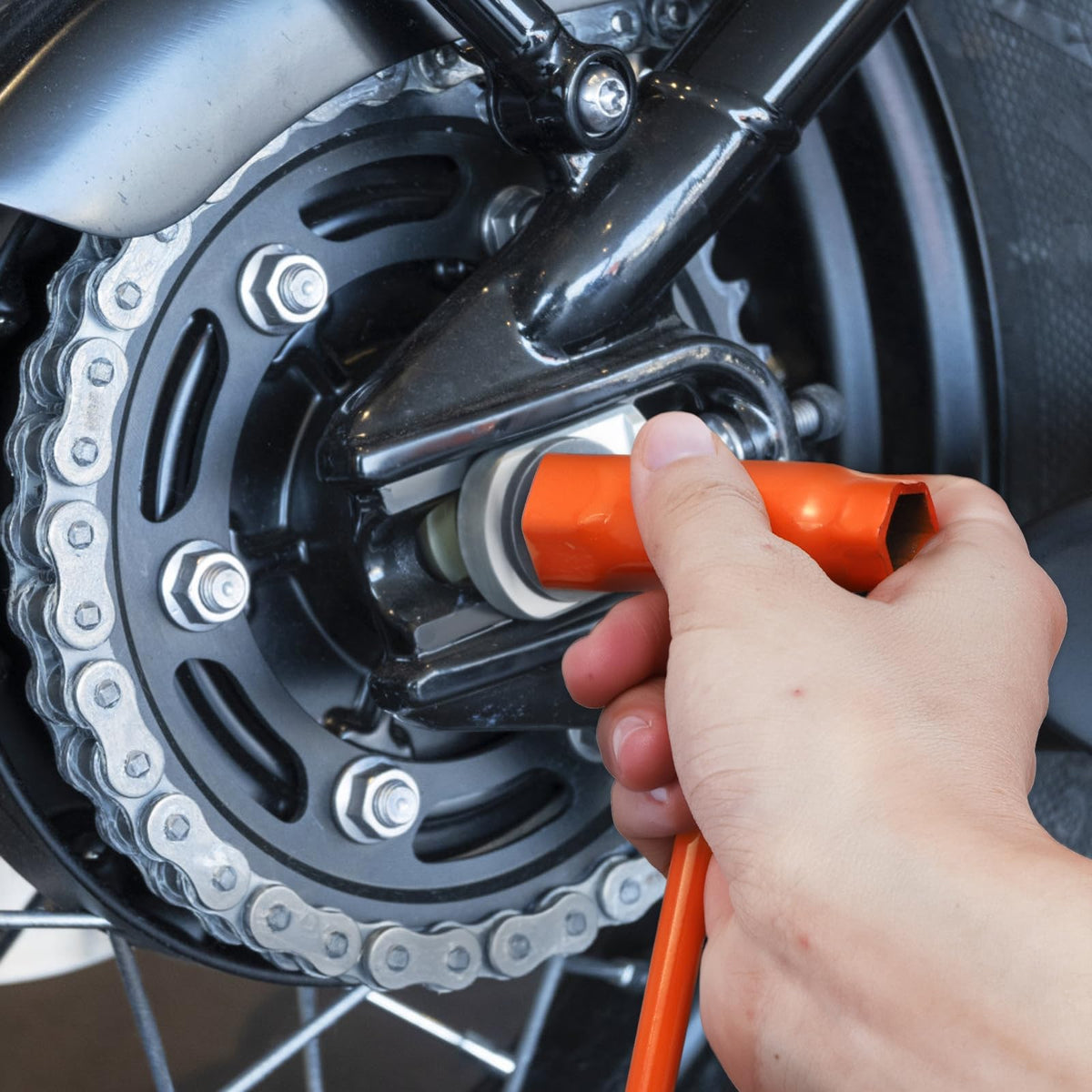 Okllen ergonomic non-slip handle reduces hand fatigue.