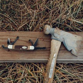 Old Timer 24OT pocket knife enables quick one-handed access.