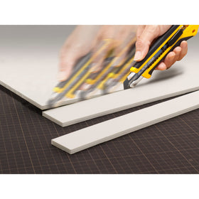 OLFA built-in multi-purpose metal pick helps open cans and remove trim.
