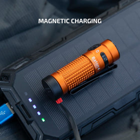 OLIGHT Baton4 dual-color indicator shows brightness and remaining life.