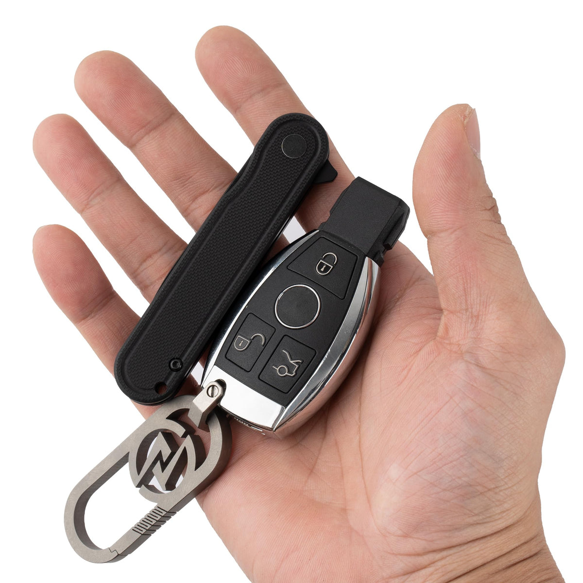 G10 handle on OLITANS G040 provides secure ergonomic grip