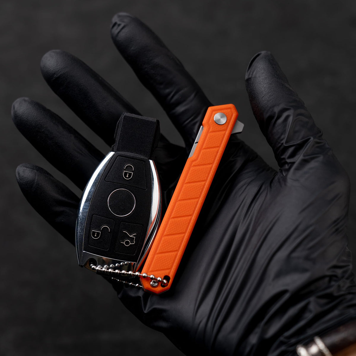 OLITANS G046 Mecha Mini compact design suits everyday edc and crafts.