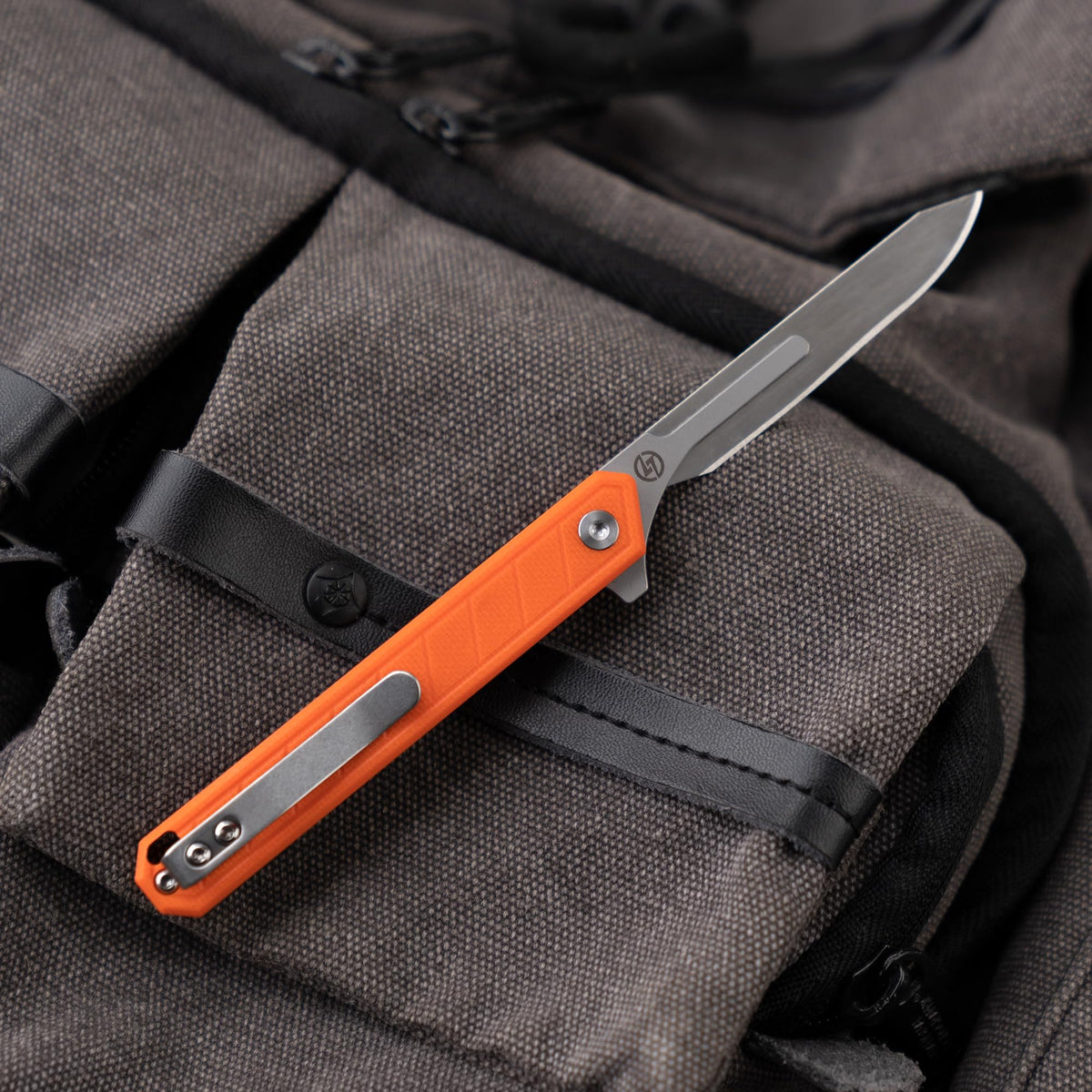 OLITANS G046 Mecha Mini heat-treated blades stay sharp for longer work sessions.
