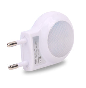 Omeet low-power 0.7W night light saves energy while staying ready.