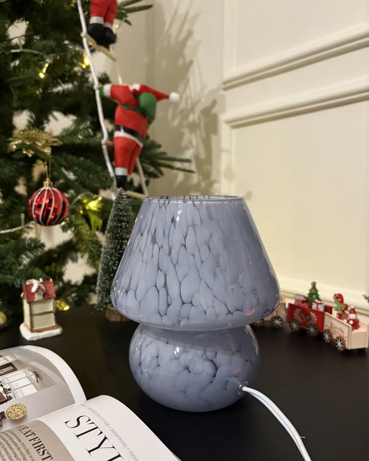 ONEWISH mushroom lamp suits bedrooms, nurseries, and cozy corners