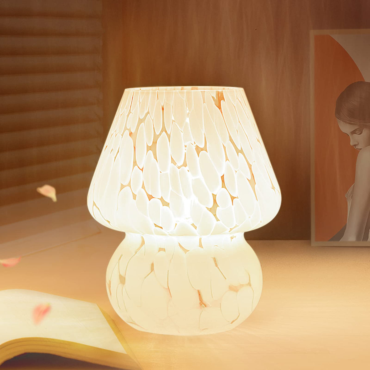 ONEWISH mushroom lamp front view, cozy bedroom glow