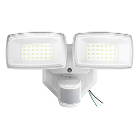 Onforu 32W dual-head motion sensor outdoor light illuminating entry area