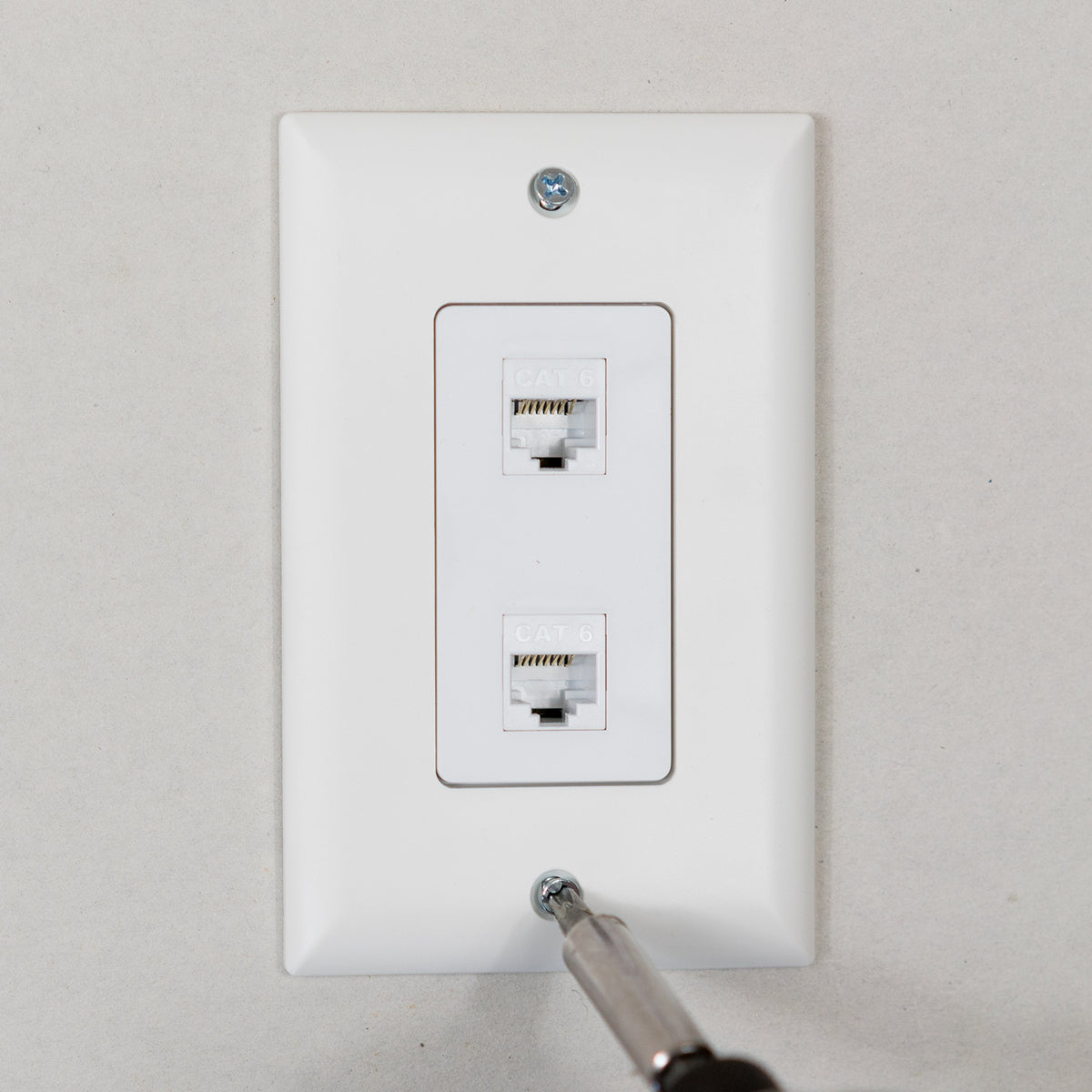 On-Q high-impact flame-retardant plastic construction enhances durability and safety.