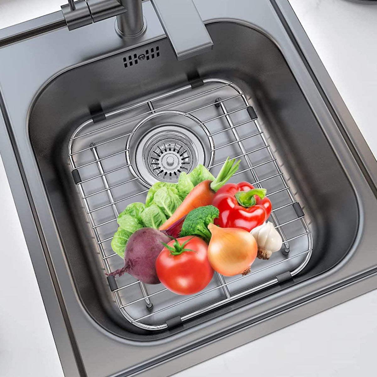Open-grid drainage design by Orgneas promotes faster water flow around dishes