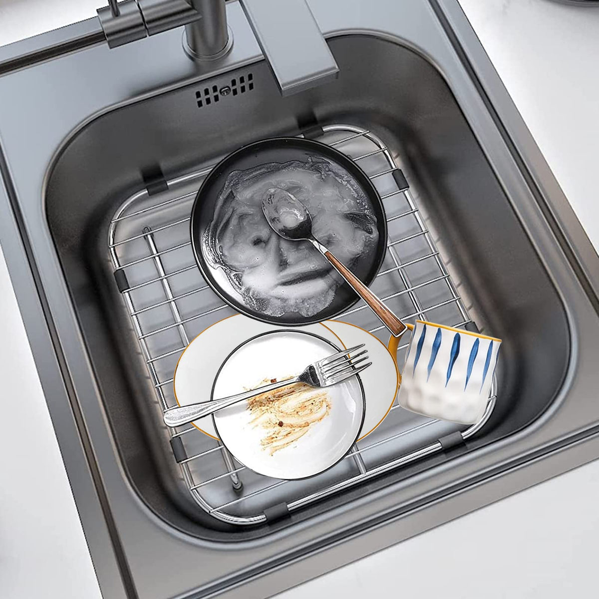 Orgneas grid with rubber feet protects sink surfaces from scratches