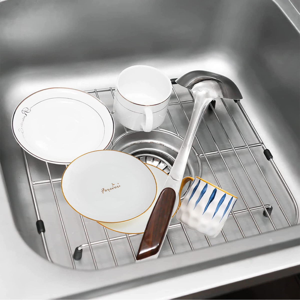 Orgneas 304 stainless steel grid resists rust for long-lasting kitchen protection.