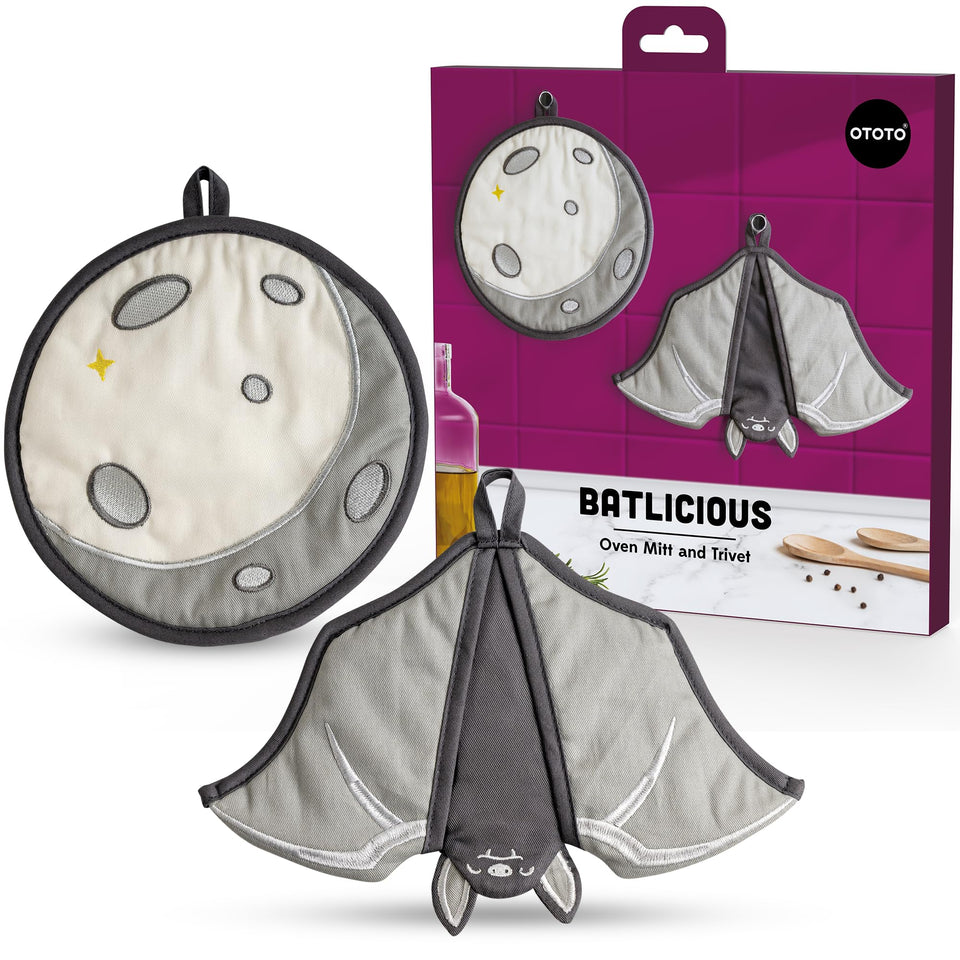 OTOTO Batlicious oven mitts protect hands with bat motif for hot pots.