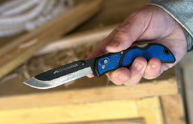 Outdoor Edge RazorLite offers one-handed deployment for quick use.