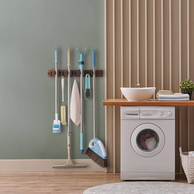 Outnili four-clip four-hook mount secures handles of different sizes reliably.