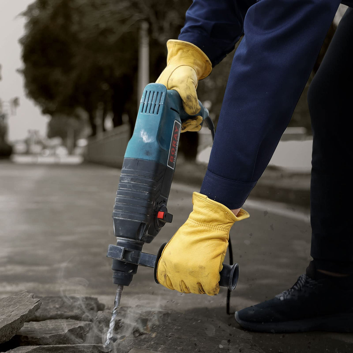 OZERO heavy-duty gloves endure digging, carrying, and workshop use.