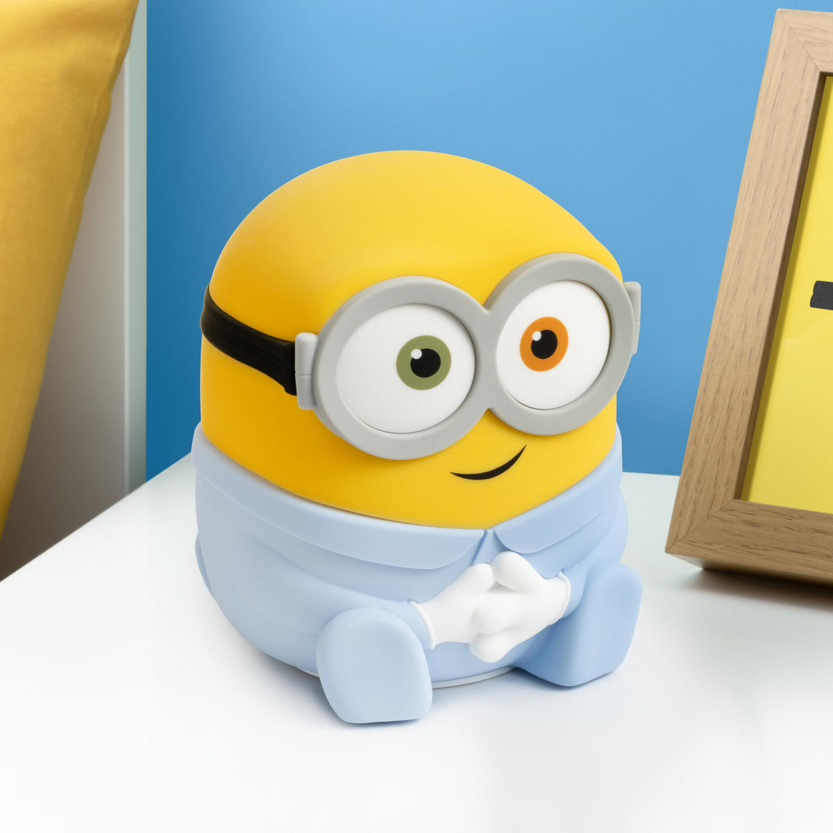 Packaging display of Paladone Bob SquishyGlo night light
