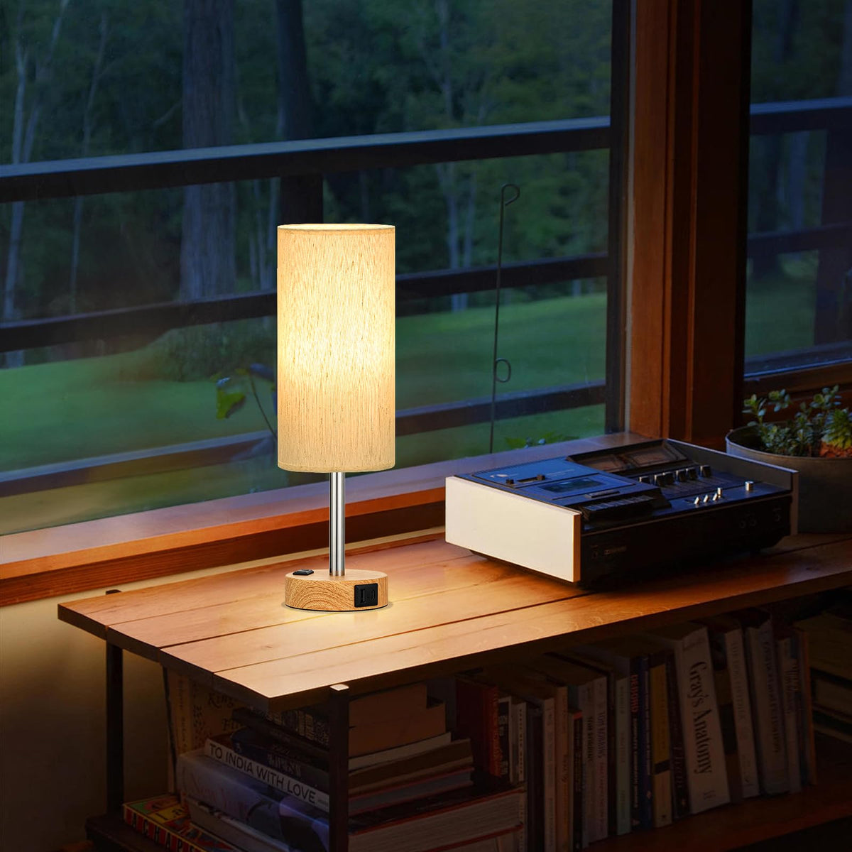 PartageiZ lamps suitable for dorm rooms, offices, and study areas.