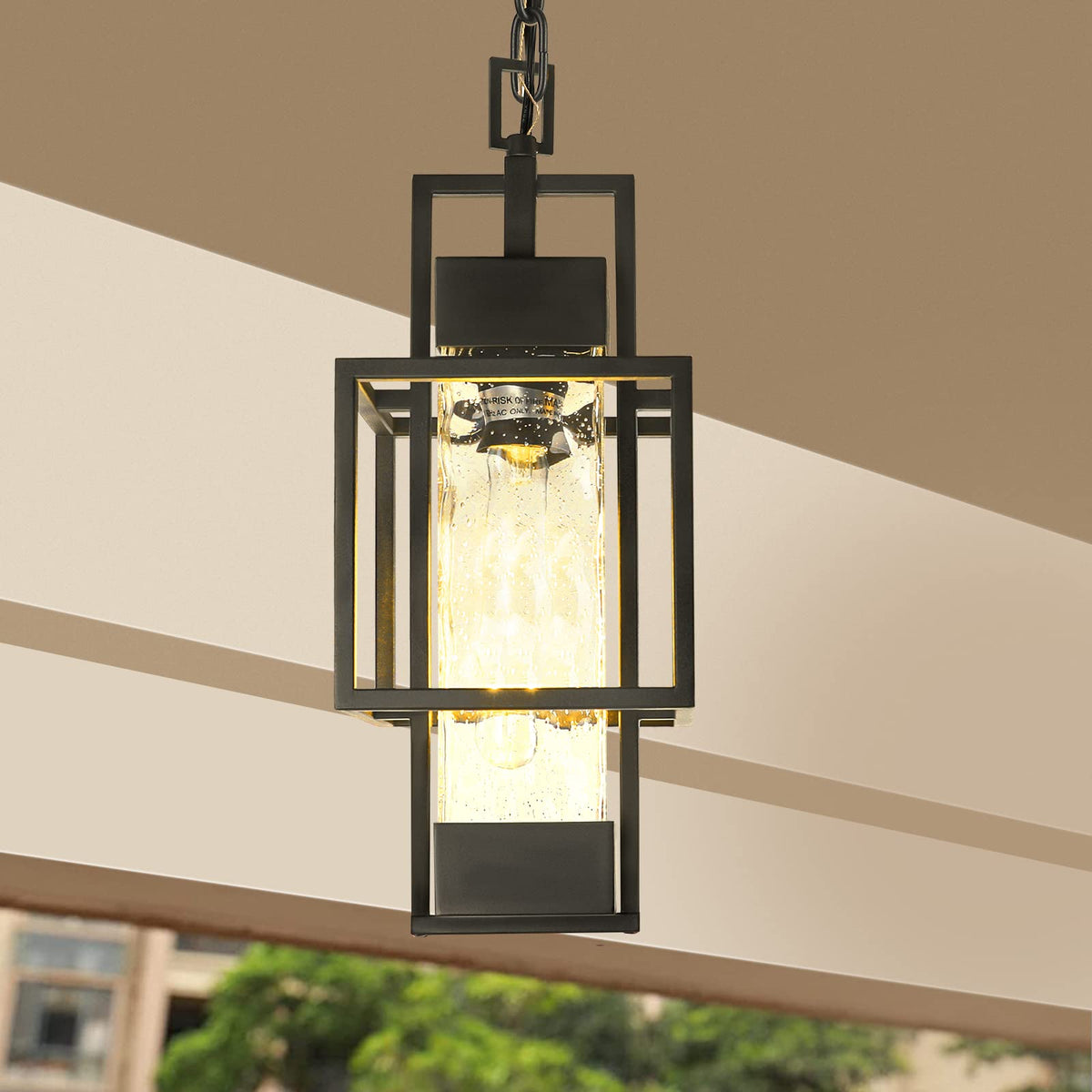 PARTPHONER included 6W LED bulb delivering warm 2700K ambiance immediately.