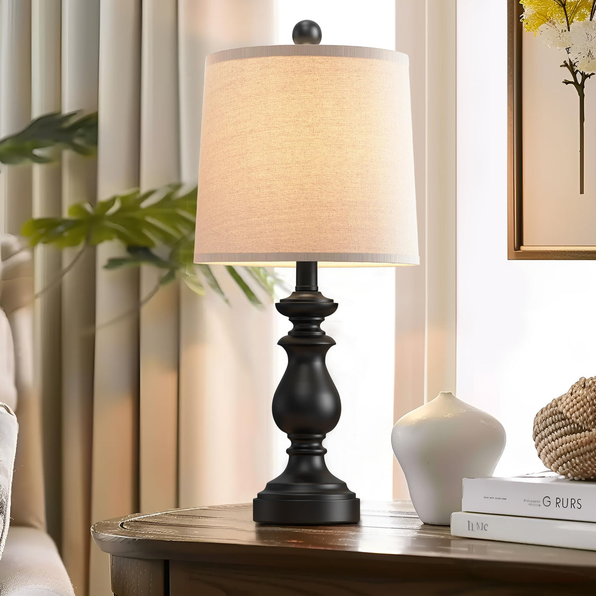 PARTPHONER Living room lamp setup adds character with vintage-inspired design