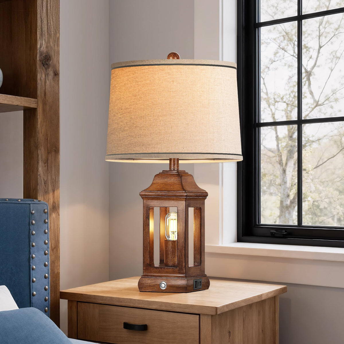 Partphoner reinforced packaging protects lamps during transit.