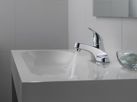 Peerless P131LF handle close-up shows smooth single-handle control.