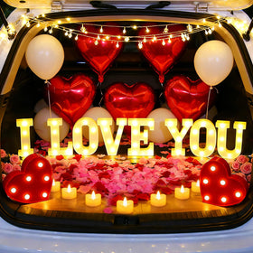 Peledic round pearlescent balloons create a premium backdrop for photos