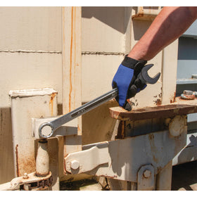 Performance Tool W376B in-use shot demonstrates high-torque capability on stubborn bolts