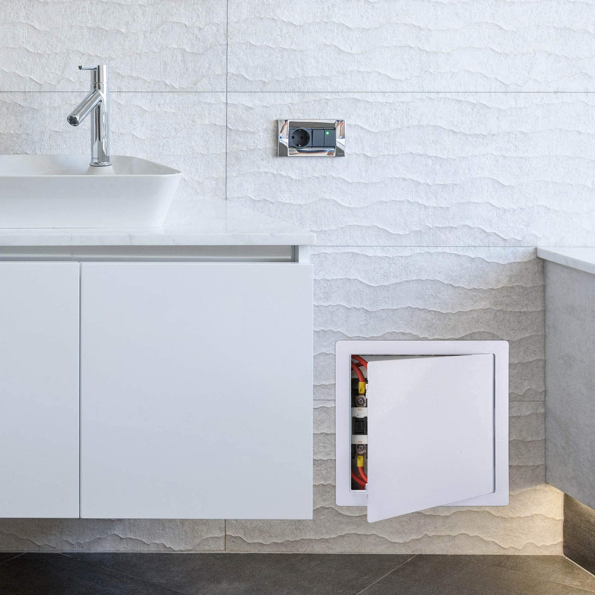 PNKKODW durable plastic construction resists corrosion and fading