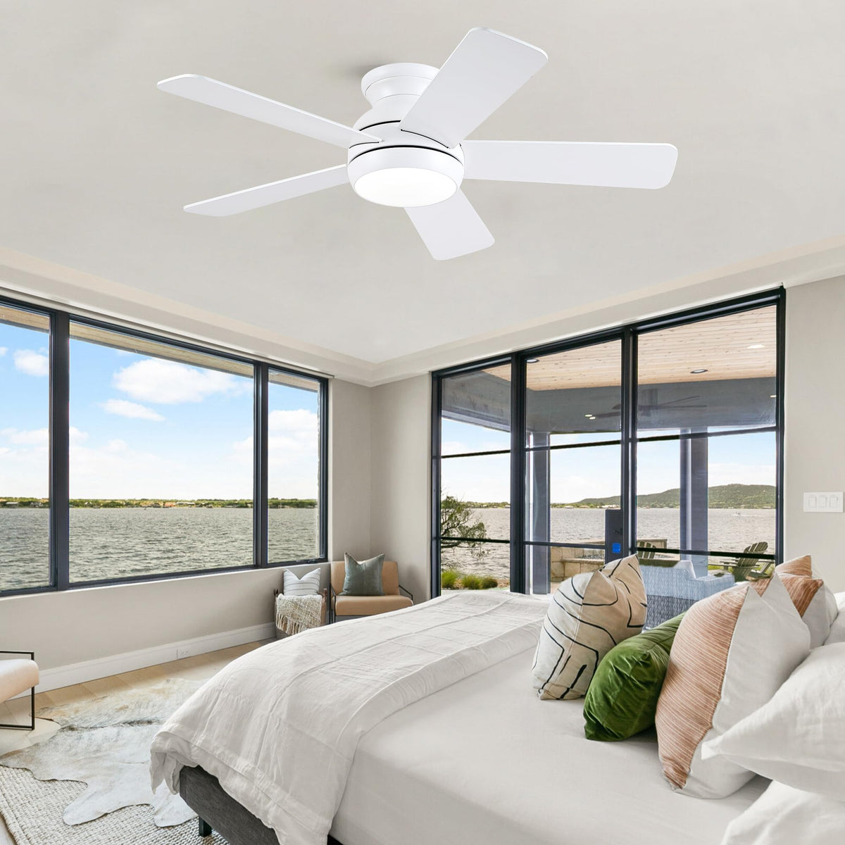 POCHFAN dual-sided blades in white and wood for versatile styling.