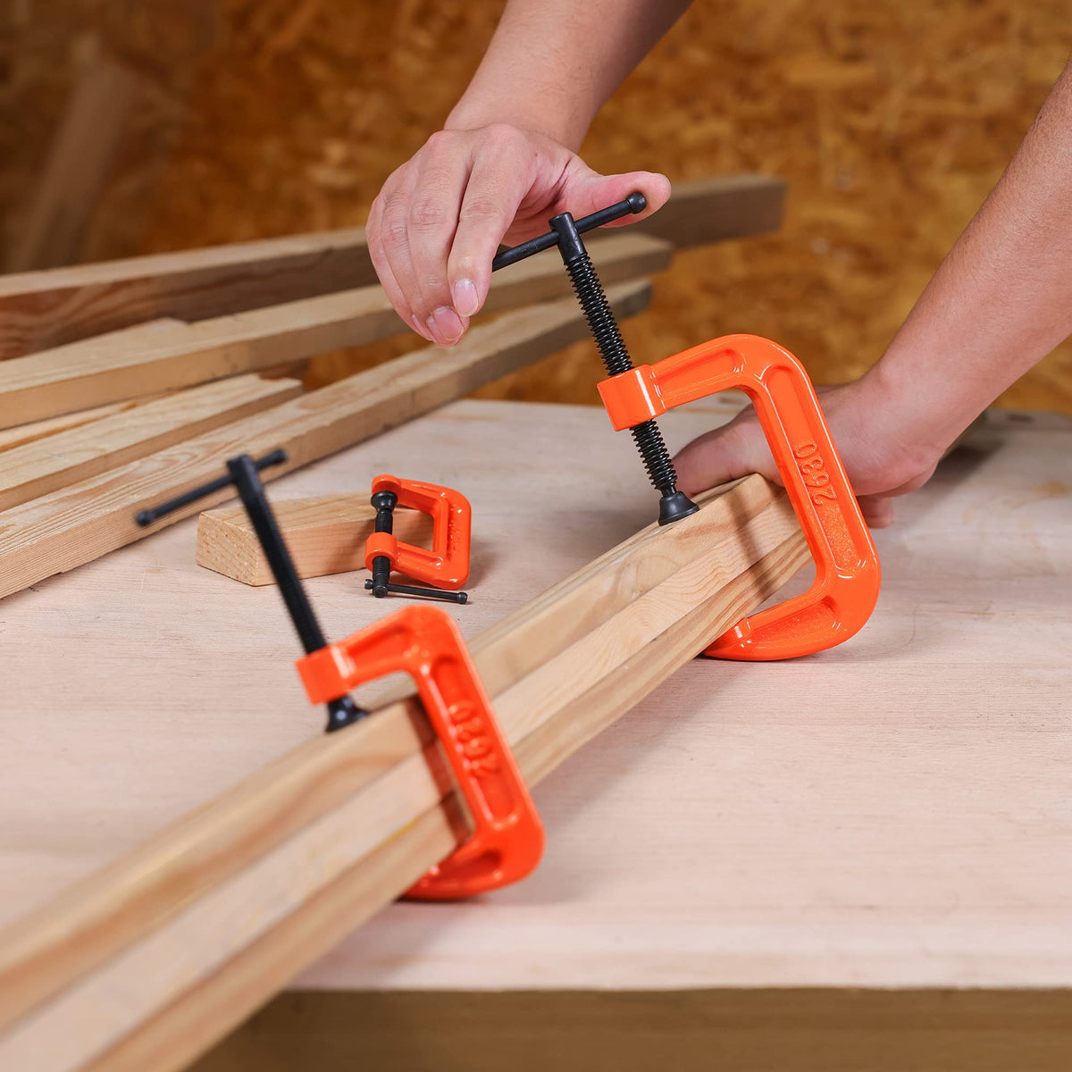 PONY C clamp zinc plated threaded rods ensure smooth operation.
