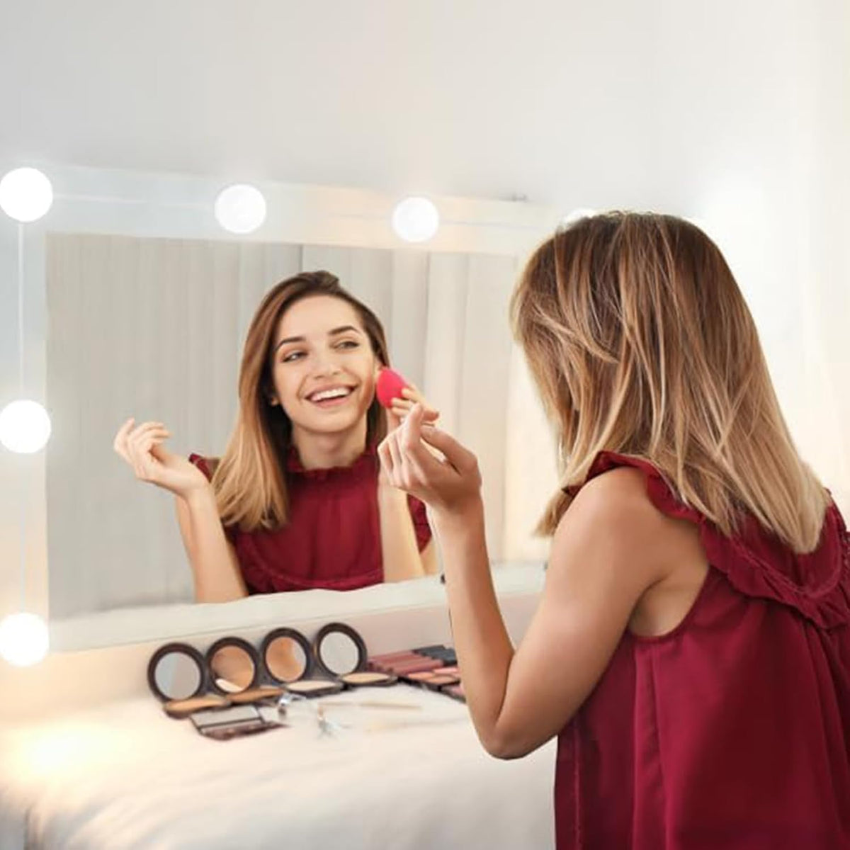 Prettmess even lighting reduces shadows for clearer makeup detail.