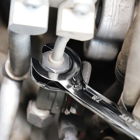 6-point hex design on PRIDE&amp;CRAFT flare nut wrenches prevents slipping during use.