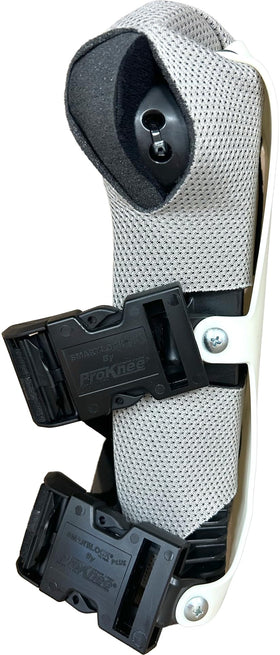 ProKnee AP16 kneepad in use stabilizing the knee