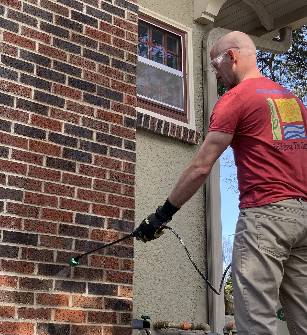 Prosoco Sure Klean Weather Seal Siloxane PD demonstrates water beading on treated brick.
