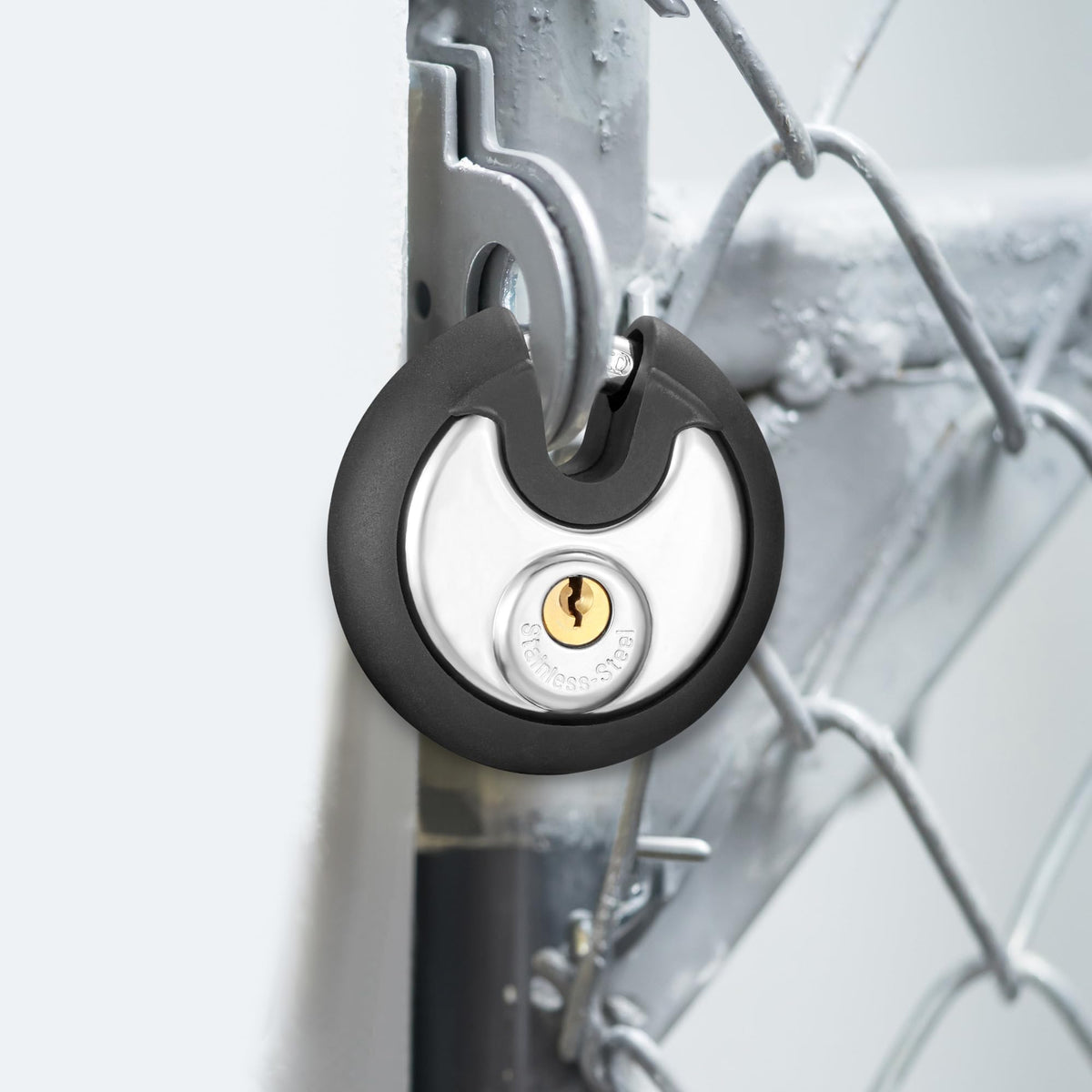 Puroma padlock versatile for warehouses, garages, and outdoor storage.