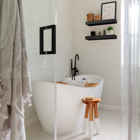 QEEIG wall decor above toilet creates functional display space