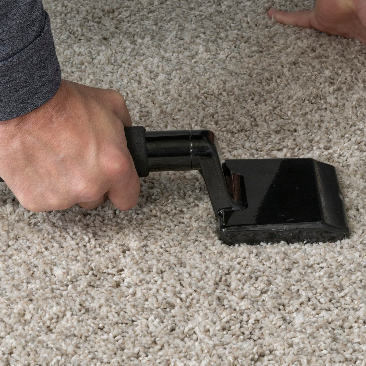 QEP 10408 Economy Knee Kicker teeth detail shows angled grip for secure carpet positioning