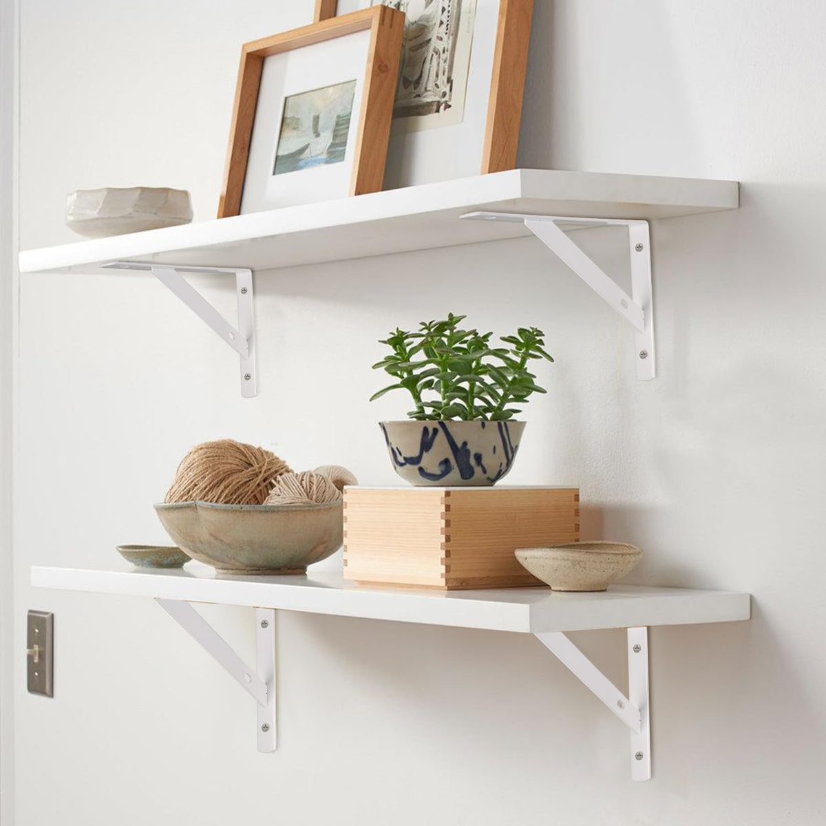 QIWUHAI floating-shelf-look hides bracket under board for a clean appearance.
