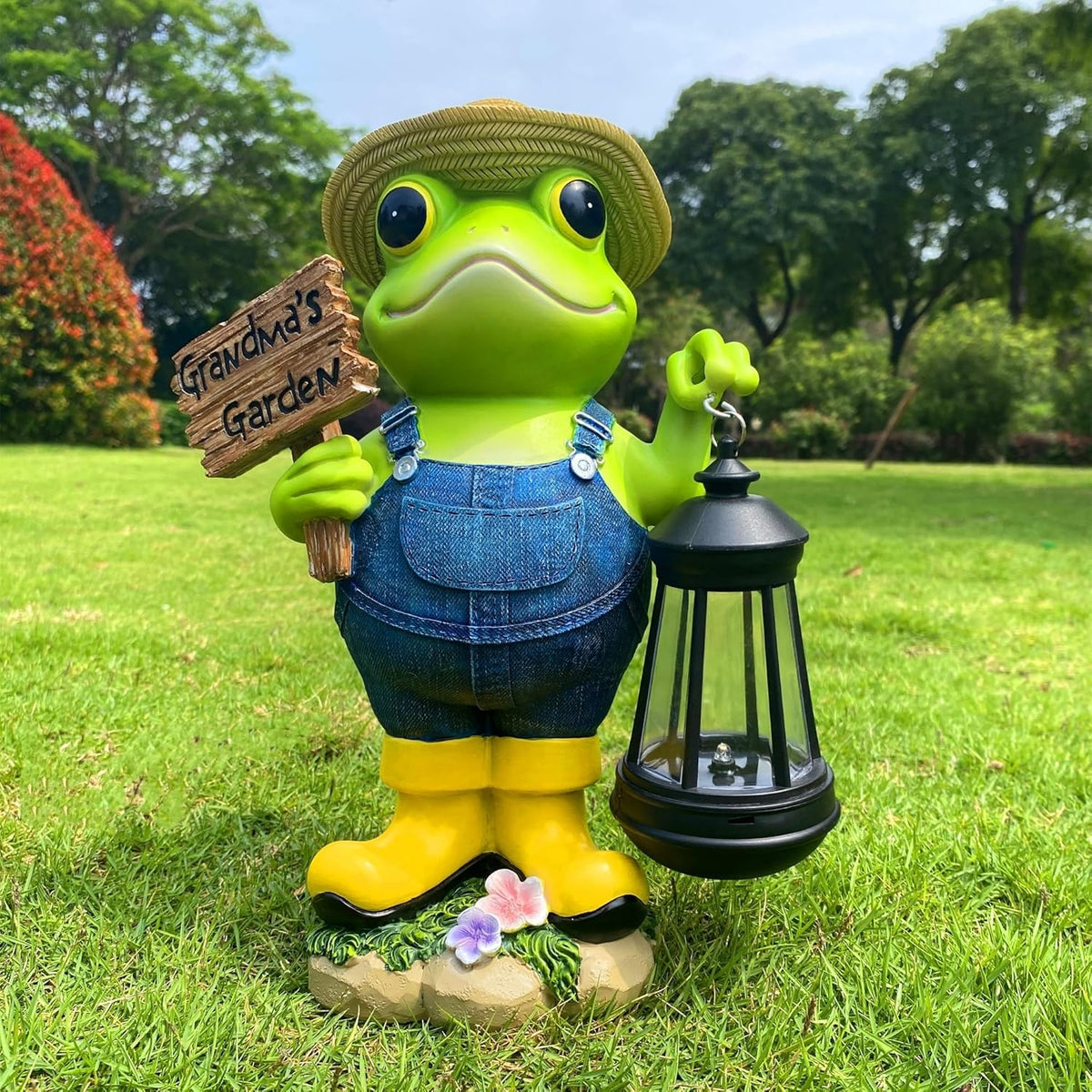 Qmaggice frog statue close-up lantern detail for solar illumination