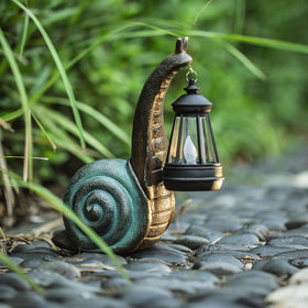 QZJDDZSW Solar panel snail light powers night illumination automatically.