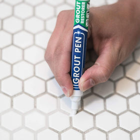 Rainbow Chalk Markers Ltd grout pen white 3-pack on display