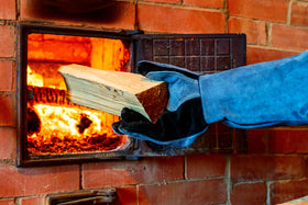 RAPICCA gloves: forearm protection with extended reach against flames and hot embers.