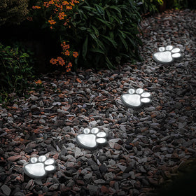 Ratopo package includes eight lights and two solar panels for easy setup.