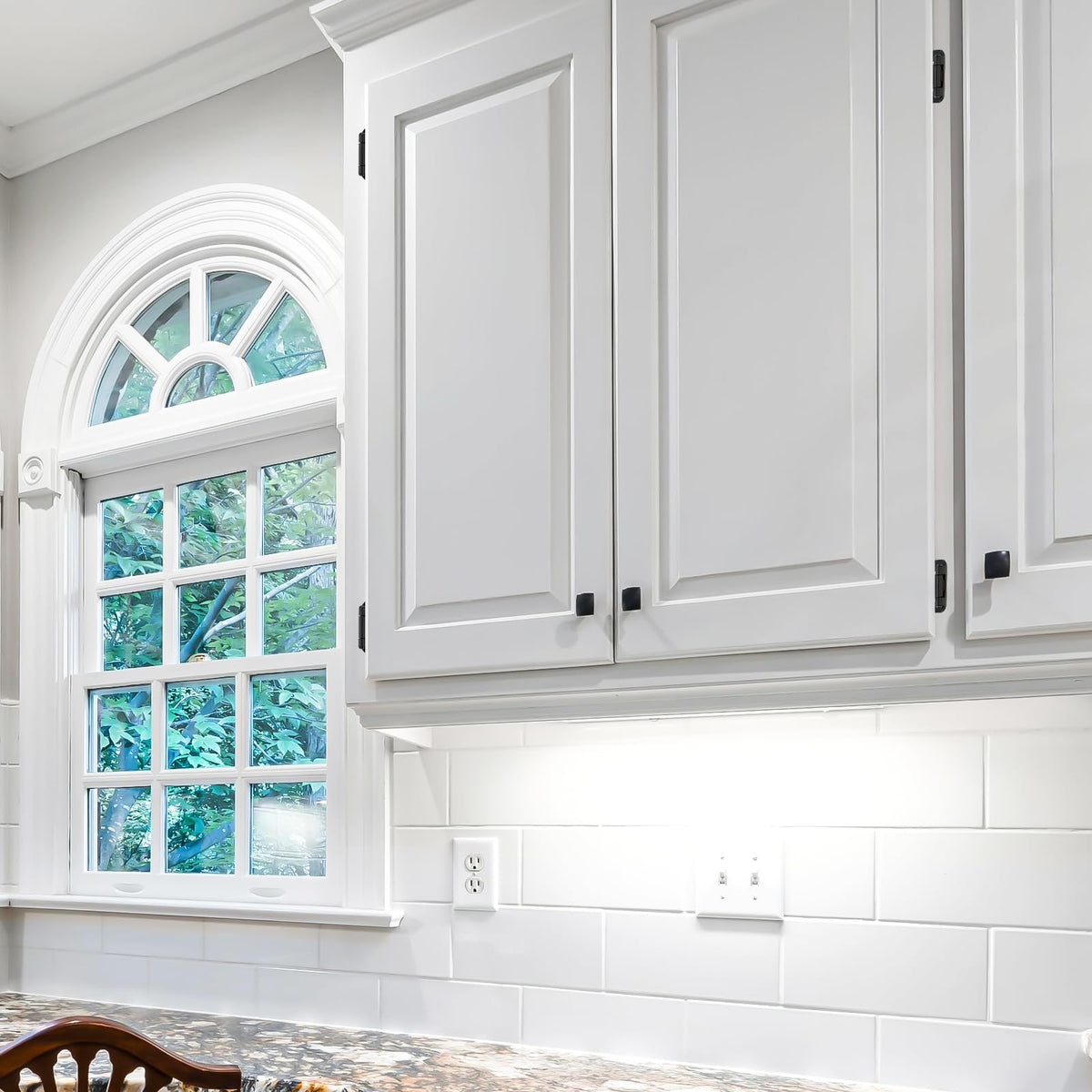 Ravinte 1.5mm steel hinges demonstrate strength and long lasting performance.