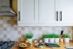 Ravinte kitchen cabinet pull on drawer, highlighting clean lines and easy installation.