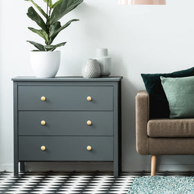 Drawer installation on a contemporary cabinet with Ravinte knobs.