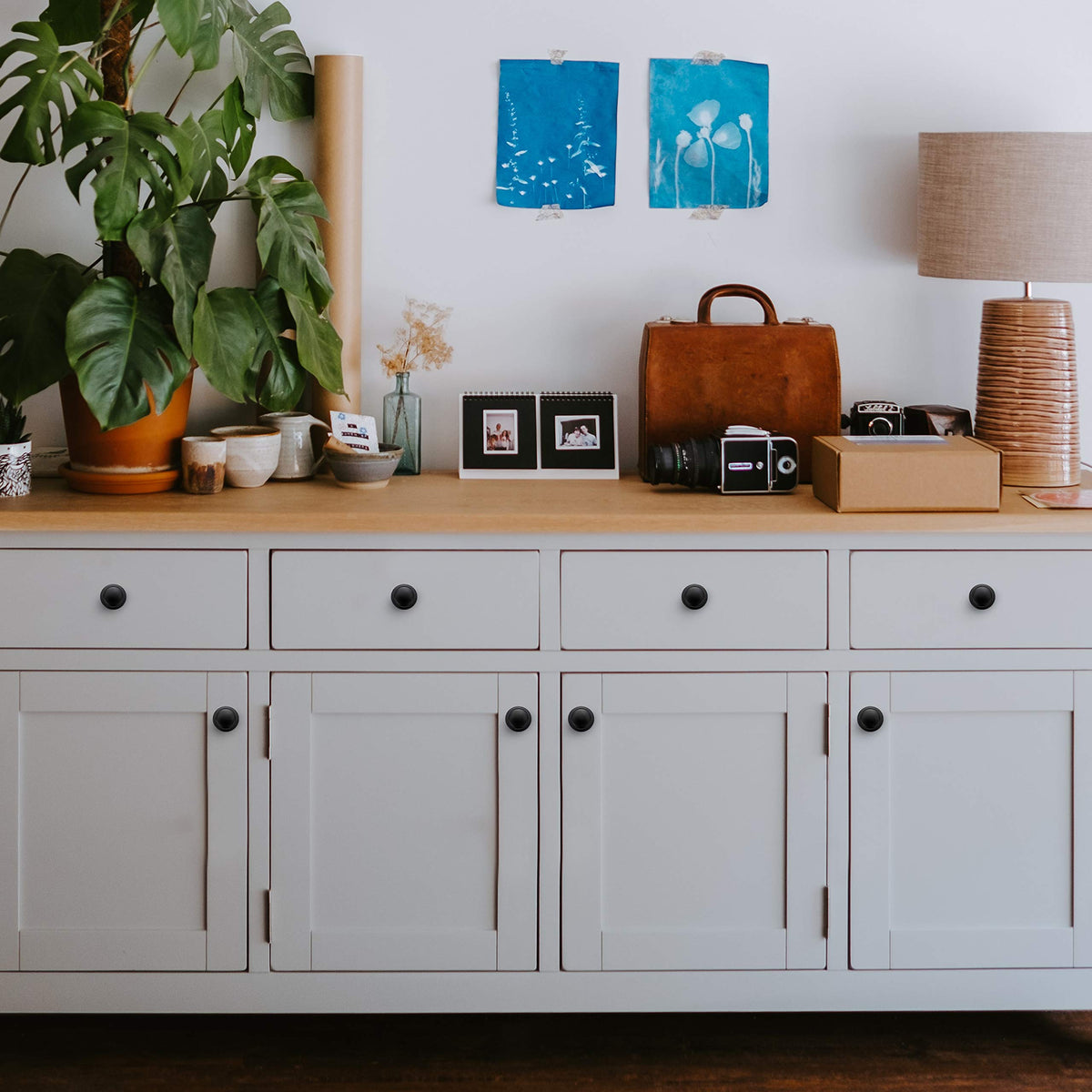 Ravinte hardware enhances contemporary kitchens with clean lines.